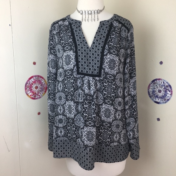 Offer DR2 black white boho mandala print long sleeve top size small - Picture 2 of 11